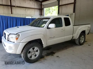 2008 Toyota Tacoma z VIN 5TEUU42N88Z577411, wystawiony jako Copart lot #55870735 z przebiegiem 210 564 mil mil oraz Czysty tytuł • Clean title. Historia ofert i sprzedaży dostępna na DreamBid. Obrazek 1.