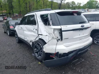 2014 Ford Explorer Sport z VIN 1FM5K8GT1EGC33121, wystawiony jako IAAI lot #41971805 z przebiegiem 148 234 mil mil oraz . Historia ofert i sprzedaży dostępna na DreamBid. Obrazek 3.