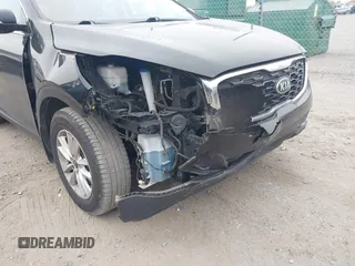2019 Kia Sorento LX with VIN 5XYPG4A34KG579484, listed as a IAAI auction lot 40971250 with 142,327 mi miles. Bid and sale history available at carsss.com. Image 6.