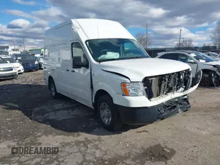 2021 Nissan NV Cargo SV z VIN 1N6BF0LY1MN806850, wystawiony jako IAAI lot #41500860 z przebiegiem 94 928 mil mil oraz . Historia ofert i sprzedaży dostępna na DreamBid. Obrazek 1.