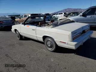 1982 Chrysler LeBaron z VIN 1C3BC55D3CG173312, wystawiony jako Copart lot #80800174 z przebiegiem 48 391 mil mil oraz Tytuł czysty. Historia ofert i sprzedaży dostępna na DreamBid. Obrazek 2.