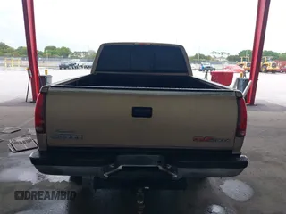 1995 GMC Sierra 1500 z VIN 2GTEK19K1S1535176, wystawiony jako IAAI lot #42243366 z przebiegiem 220 755 mil mil oraz . Historia ofert i sprzedaży dostępna na DreamBid. Obrazek 16.