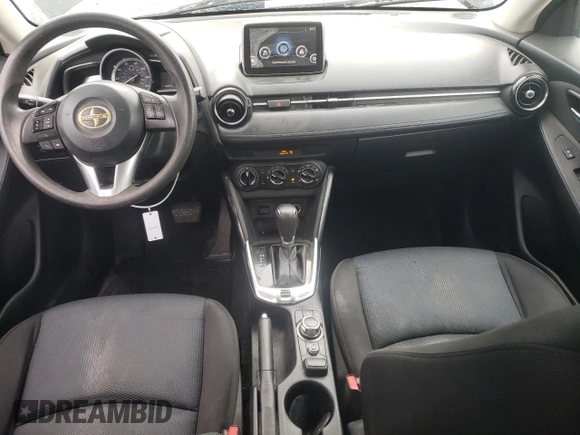 2016 Scion iA z VIN 3MYDLBZVXGY112986, wystawiony jako Copart lot #53967305 z przebiegiem 215 215 mil mil oraz Szkoda całkowita • Salvage title. Historia ofert i sprzedaży dostępna na DreamBid. Obrazek 8.