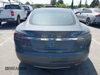 2014 Tesla Model S 60 z VIN 5YJSA1S16EFP40968, wystawiony jako IAAI lot #42331754 z przebiegiem 159 717 mil mil oraz . Historia ofert i sprzedaży dostępna na DreamBid. Obrazek 16.