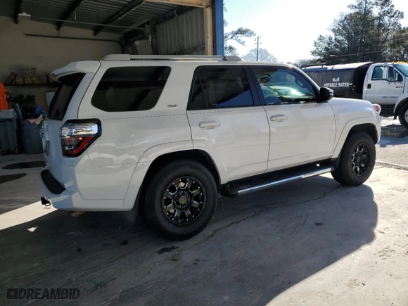 2018 Toyota 4Runner SR5 with VIN JTEZU5JR6J5180428, listed as a Copart auction lot 48607755 with 94,222 mi miles and Salvage Title. Bid and sale history available at carsss.com. Image 3.