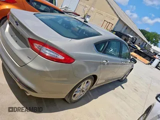 2015 Ford Fusion SE z VIN 3FA6P0H76FR282568, wystawiony jako Copart lot #62422615 z przebiegiem 142 311 mil mil oraz Czysty tytuł • Clean title. Historia ofert i sprzedaży dostępna na DreamBid. Obrazek 4.