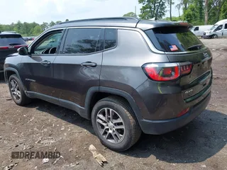 2018 Jeep Compass Latitude z VIN 3C4NJDBB4JT100129, wystawiony jako IAAI lot #42472329 z przebiegiem 178 340 mil mil oraz . Historia ofert i sprzedaży dostępna na DreamBid. Obrazek 3.