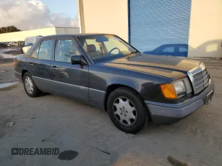 1992 Mercedes-Benz 300 E with VIN WDBEA30D8NB727811, listed as a Copart auction lot 87510605 with 130,008 mi miles and Clean Title. Bid and sale history available at carsss.com. Image 4.