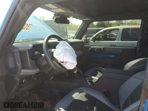 2024 Ford Bronco Big Bend z VIN 1FMDE7AH9RLA94869, wystawiony jako Copart lot #51317025 z przebiegiem 6 884 mil mil oraz Szkoda całkowita • Salvage title. Historia ofert i sprzedaży dostępna na DreamBid. Obrazek 8.