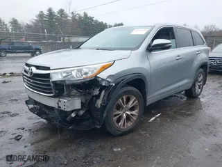 2016 Toyota Highlander LE with VIN 5TDBKRFH7GS281290, listed as a IAAI auction lot 41937323 with 86,135 mi miles. Bid and sale history available at carsss.com. Image 2.