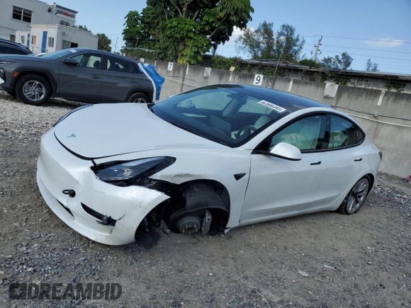 2023 Tesla Model 3 z VIN 5YJ3E1EAXPF422956, wystawiony jako Copart lot #52500285 z przebiegiem 24 082 mil mil oraz Nie do naprawy • Non repairable. Historia ofert i sprzedaży dostępna na DreamBid. Obrazek 1.