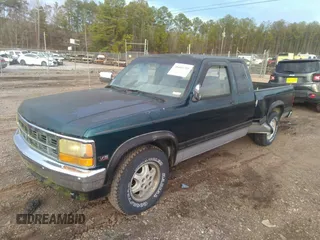 1995 Dodge Dakota with VIN 1B7GL23XXSS332819, listed as a IAAI auction lot 40612186 with 169,496 mi miles and . Bid and sale history available at carsss.com. Image 2.