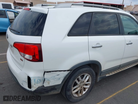 2014 Kia Sorento LX z VIN 5XYKT4A65EG480841, wystawiony jako IAAI lot #41940179 z przebiegiem 164 149 mil mil oraz . Historia ofert i sprzedaży dostępna na DreamBid. Obrazek 6.