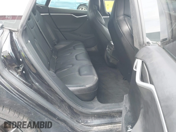 2016 Tesla Model S 90D z VIN 5YJSA1E4XGF171681, wystawiony jako IAAI lot #41836005 z przebiegiem 81 063 mil mil oraz . Historia ofert i sprzedaży dostępna na DreamBid. Obrazek 8.