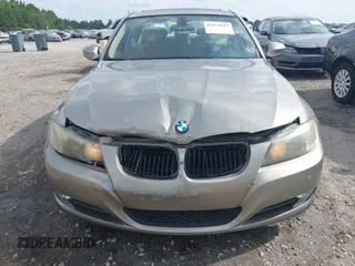 2009 BMW 3 Series 328i z VIN WBAPH77559NM47504, wystawiony jako IAAI lot #42474817 z przebiegiem 130 176 mil mil oraz . Historia ofert i sprzedaży dostępna na DreamBid. Obrazek 6.