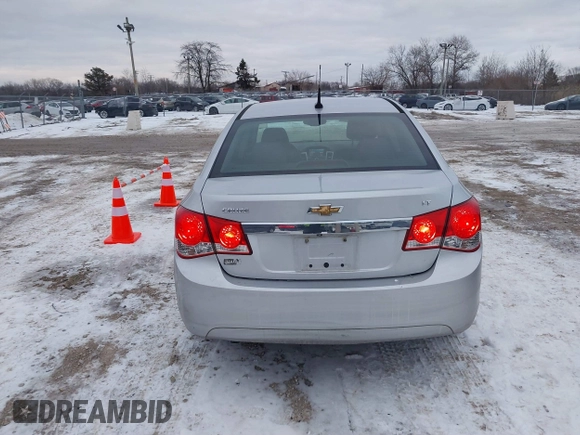 2014 Chevrolet Cruze 1LT z VIN 1G1PC5SB3E7224548, wystawiony jako IAAI lot #41318399 z przebiegiem 185 087 mil mil oraz . Historia ofert i sprzedaży dostępna na DreamBid. Obrazek 16.