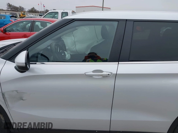 2024 Mitsubishi Outlander ES z VIN JA4J3UA86RZ007013, wystawiony jako IAAI lot #41643993 z przebiegiem 106 572 mil mil oraz . Historia ofert i sprzedaży dostępna na DreamBid. Obrazek 14.