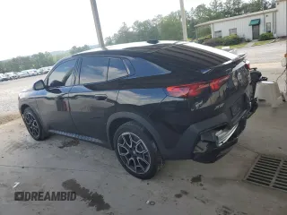 2025 BMW X2 xDrive28i z VIN WBX63GM0XS5150257, wystawiony jako Copart lot #55338625 z przebiegiem 7635 mil mil oraz Tytuł czysty. Historia ofert i sprzedaży dostępna na DreamBid. Obrazek 2.