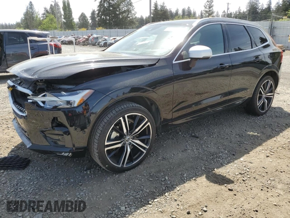2018 Volvo XC60 R-Design z VIN YV4A22RM8J1000966, wystawiony jako Copart lot #56019245 z przebiegiem 69 195 mil mil oraz Szkoda całkowita • Salvage title. Historia ofert i sprzedaży dostępna na DreamBid. Obrazek 1.