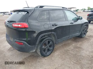 2017 Jeep Cherokee Sport z VIN 1C4PJLAB2HW641124, wystawiony jako IAAI lot #42155679 z przebiegiem 130 556 mil mil oraz . Historia ofert i sprzedaży dostępna na DreamBid. Obrazek 4.