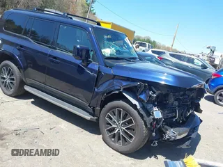 2024 Lexus GX 550 Premium z VIN JTJTBCDX6R5027684, wystawiony jako IAAI lot #42091120 z przebiegiem 2 840 mil mil oraz . Historia ofert i sprzedaży dostępna na DreamBid. Obrazek 1.