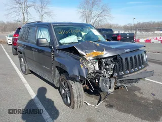 2015 Jeep Patriot Latitude z VIN 1C4NJRFB0FD245169, wystawiony jako IAAI lot #41612404 z przebiegiem 68 065 mil mil oraz . Historia ofert i sprzedaży dostępna na DreamBid. Obrazek 1.