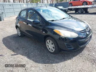 2013 Mazda 2 Sport z VIN JM1DE1KY8D0155283, wystawiony jako IAAI lot #41832386 z przebiegiem 111 979 mil mil oraz . Historia ofert i sprzedaży dostępna na DreamBid. Obrazek 1.