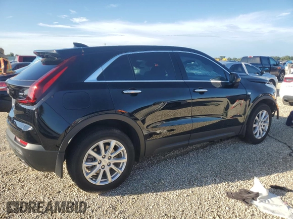 2022 Cadillac XT4 FWD Luxury with VIN 1GYAZAR45NF136810, listed as a Copart auction lot 74359664 with 10,552 mi miles and Salvage title. Bid and sale history available at DreamBid. Image 3.