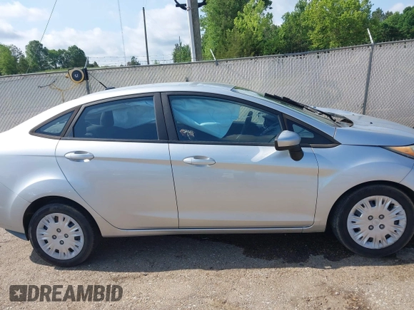 2016 Ford Fiesta S z VIN 3FADP4AJ6GM123343, wystawiony jako IAAI lot #42136294 z przebiegiem 100 206 mil mil oraz . Historia ofert i sprzedaży dostępna na DreamBid. Obrazek 13.
