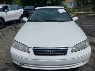 2001 Toyota Camry CE z VIN 4T1BG22KX1U767696, wystawiony jako IAAI lot #42271803 z przebiegiem 130 927 mil mil oraz . Historia ofert i sprzedaży dostępna na DreamBid. Obrazek 12.