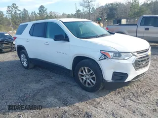 2019 Chevrolet Traverse LS z VIN 1GNERFKW6KJ241033, wystawiony jako IAAI lot #41640948 z przebiegiem 61 307 mil mil oraz . Historia ofert i sprzedaży dostępna na DreamBid. Obrazek 1.