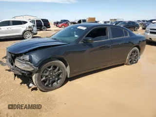 2015 Dodge Charger SXT z VIN 2C3CDXJG8FH810376, wystawiony jako Copart lot #52445365 z przebiegiem 120 145 mil mil oraz Czysty tytuł • Clean title. Historia ofert i sprzedaży dostępna na DreamBid. Obrazek 1.