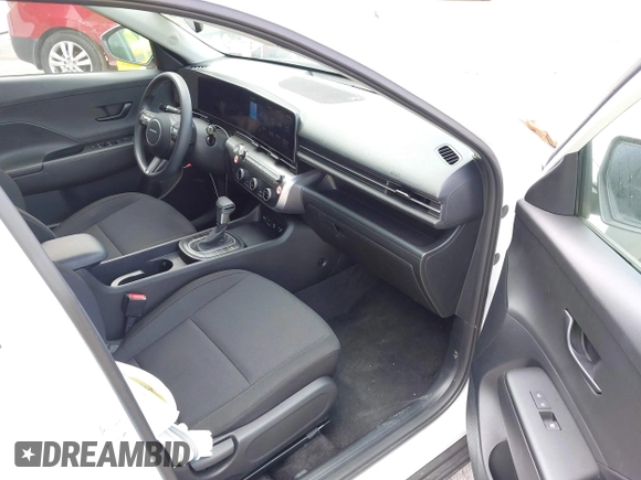 2025 Hyundai Kona SE with VIN KM8HACAB7SU222737, listed as a IAAI auction lot 42113828 with 1 mi miles. Bid and sale history available at carsss.com. Image 5.