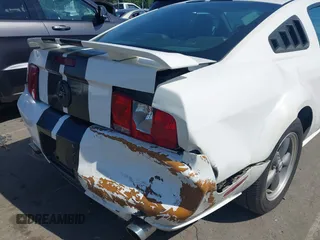 2005 Ford Mustang GT Deluxe z VIN 1ZVFT82H155226414, wystawiony jako IAAI lot #42458005 z przebiegiem 202 773 mil mil oraz . Historia ofert i sprzedaży dostępna na DreamBid. Obrazek 6.