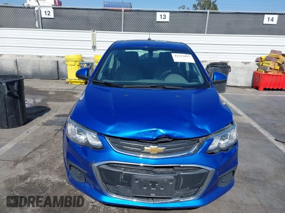 2019 Chevrolet Sonic LS z VIN 1G1JB5SBXK4135968, wystawiony jako IAAI lot #42333837 z przebiegiem 62 427 mil mil oraz . Historia ofert i sprzedaży dostępna na DreamBid. Obrazek 12.