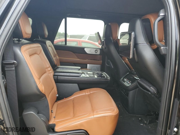 2019 Lincoln Navigator L Reserve with VIN 5LMJJ3LT3KEL23983, listed as a Copart auction lot 67439544 with 62,798 mi miles and Clean Title. Bid and sale history available at carsss.com. Image 11.