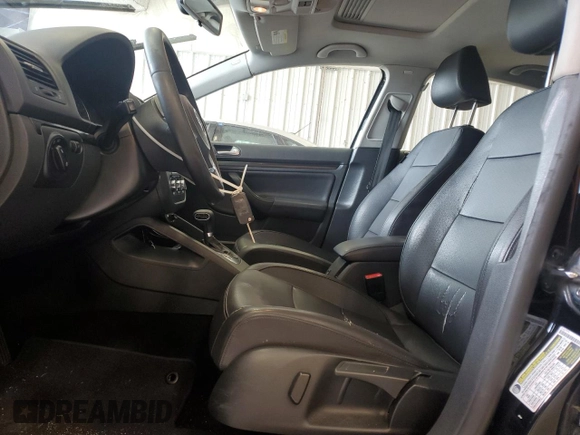 2010 Volkswagen Jetta SE z VIN 3VWRZ7AJ6AM008385, wystawiony jako Copart lot #57527875 z przebiegiem 194 632 mil mil oraz Nie do naprawy • Non repairable. Historia ofert i sprzedaży dostępna na DreamBid. Obrazek 7.