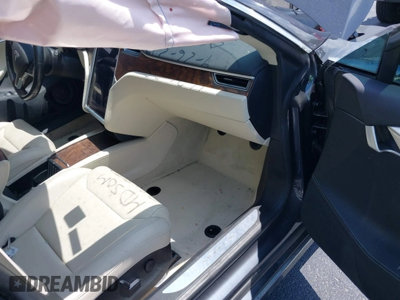 2017 Tesla Model S 60 с VIN 5YJSA1E10HF220006, выставлен на аукционе IAAI как лот 42190629 с пробегом 64 350 миль миль и . История ставок и продаж доступна на DreamBid. Изображение 5.