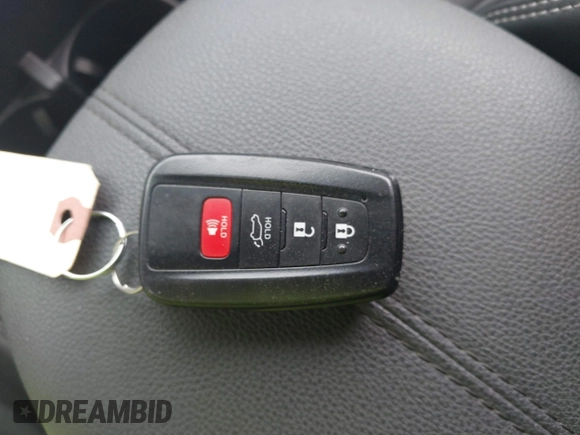 2022 Toyota RAV4 XLE Premium z VIN 2T3A1RFV4NW287421, wystawiony jako IAAI lot #42602371 z przebiegiem 59 294 mil mil oraz . Historia ofert i sprzedaży dostępna na DreamBid. Obrazek 11.