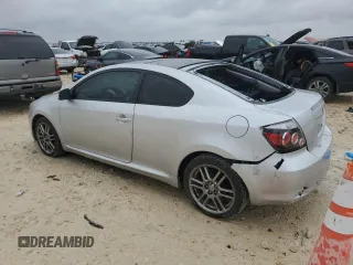 2010 Scion tC z VIN JTKDE3B75A0313196, wystawiony jako Copart lot #50971855 z przebiegiem 87 673 mil mil oraz Szkoda całkowita • Salvage title. Historia ofert i sprzedaży dostępna na DreamBid. Obrazek 2.