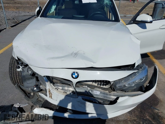 2014 BMW 3 Series 320i with VIN WBA3B1C50EK135458, listed as a IAAI auction lot 41631722 with 1 mi miles. Bid and sale history available at carsss.com. Image 6.