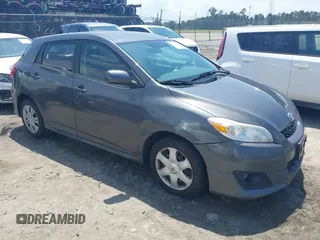 2009 Toyota Matrix S z VIN 2T1KE40E29C009220, wystawiony jako IAAI lot #42237032 z przebiegiem 61 274 mil mil oraz . Historia ofert i sprzedaży dostępna na DreamBid. Obrazek 1.