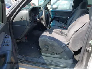 2004 Chevrolet Silverado 1500 LS with VIN 1GCEC14T24Z215856, listed as a IAAI auction lot 41840514 with 137,747 mi miles. Bid and sale history available at carsss.com. Image 8.