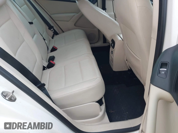 2011 Volkswagen Tiguan SEL w/Premium Navi с VIN WVGAV7AX8BW555798, выставлен на аукционе IAAI как лот 42327196 с пробегом 184 315 миль миль и . История ставок и продаж доступна на DreamBid. Изображение 8.