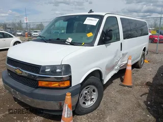 2020 Chevrolet Express Passenger LT z VIN 1GAZGPFG0L1243105, wystawiony jako IAAI lot #42086334 z przebiegiem 79 370 mil mil oraz . Historia ofert i sprzedaży dostępna na DreamBid. Obrazek 2.