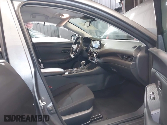 2024 Nissan Sentra S z VIN 3N1AB8BV5RY233271, wystawiony jako IAAI lot #41785846 z przebiegiem 18 181 mil mil oraz . Historia ofert i sprzedaży dostępna na DreamBid. Obrazek 5.