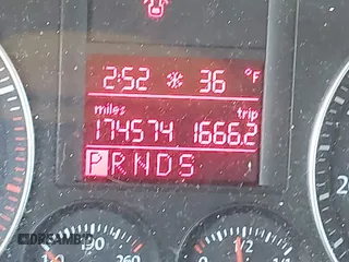 2009 Volkswagen Jetta SE с VIN 3VWTM71K99M311086, выставлен на аукционе IAAI как лот 41354846 с пробегом 174 574 миль миль и . История ставок и продаж доступна на DreamBid. Изображение 15.