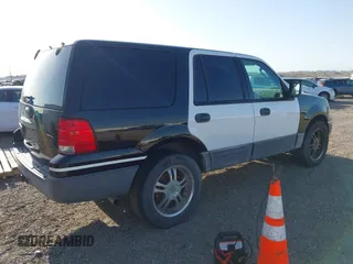 2005 Ford Expedition Special Service with VIN 1FMPU16515LB06521, listed as a IAAI auction lot 41976624 with 115,100 mi miles. Bid and sale history available at carsss.com. Image 4.