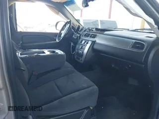 2007 Chevrolet Tahoe LS z VIN 1GNFC13C17R293787, wystawiony jako IAAI lot #42517818 z przebiegiem 293 307 mil mil oraz . Historia ofert i sprzedaży dostępna na DreamBid. Obrazek 5.