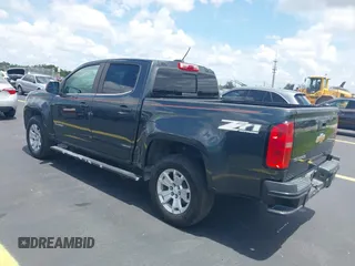 2018 Chevrolet Colorado 2WD LT z VIN 1GCGSCEA9J1137767, wystawiony jako IAAI lot #42389519 z przebiegiem 116 547 mil mil oraz . Historia ofert i sprzedaży dostępna na DreamBid. Obrazek 3.